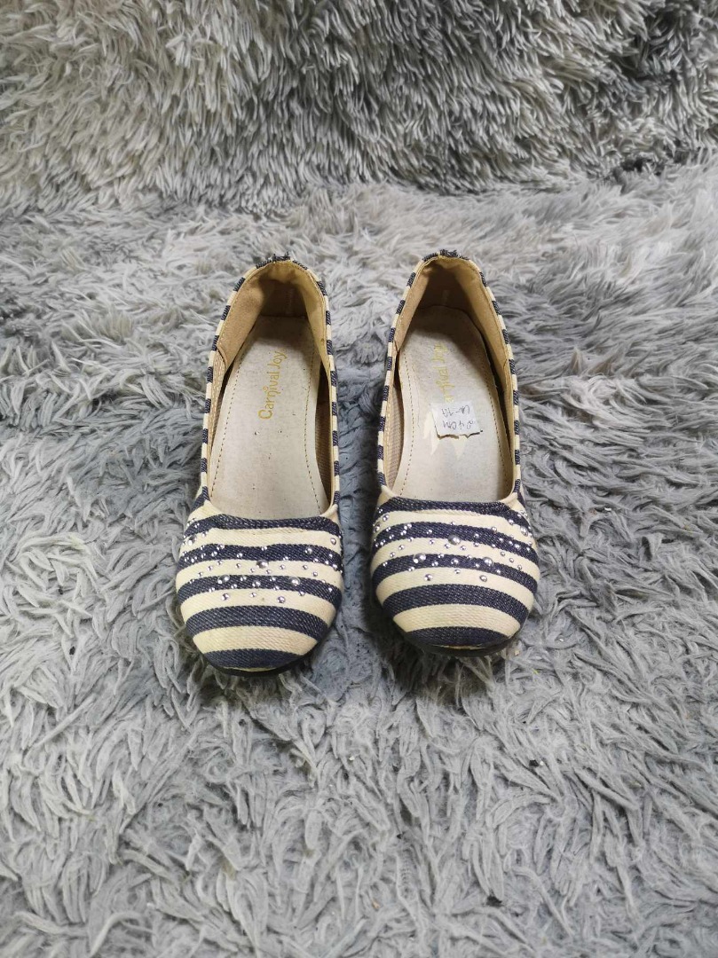 Women’s Cross-Strap Wedge Shoes | Closed-Toe Everyday Flats