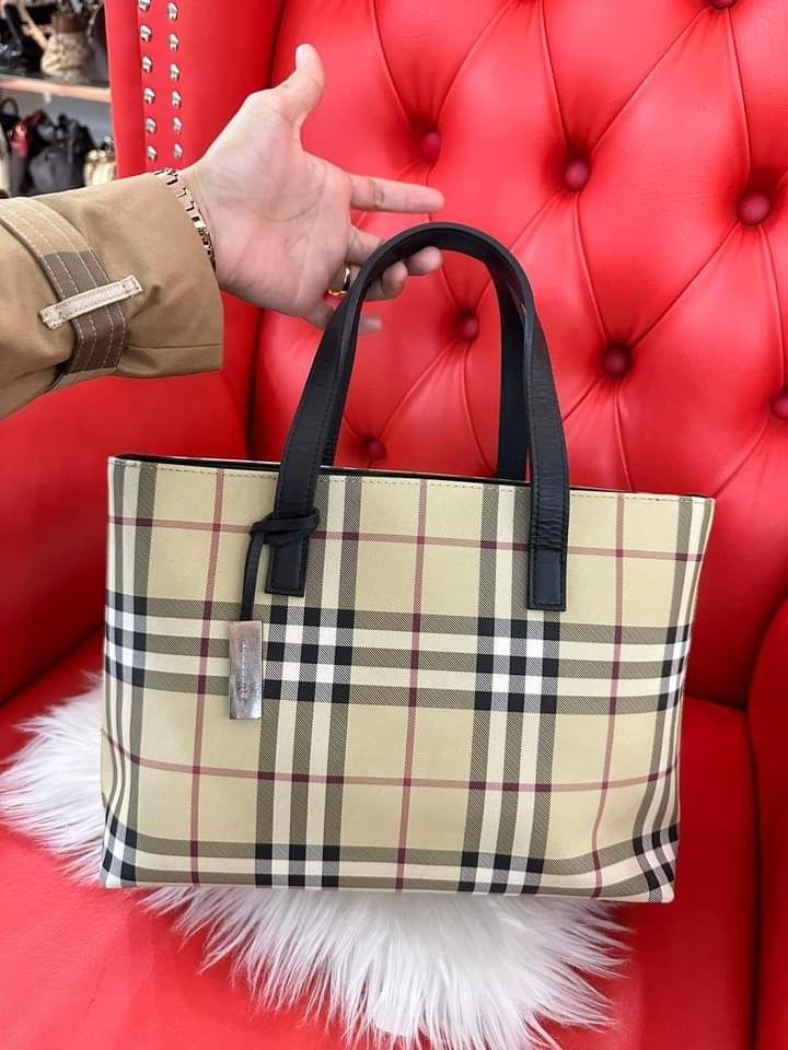 Burberry nova deals check tote medium