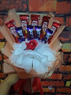 Medium Personalized Chocolate Bouquet-5 Personalized Confetti Balloon –  Bloop Balloons
