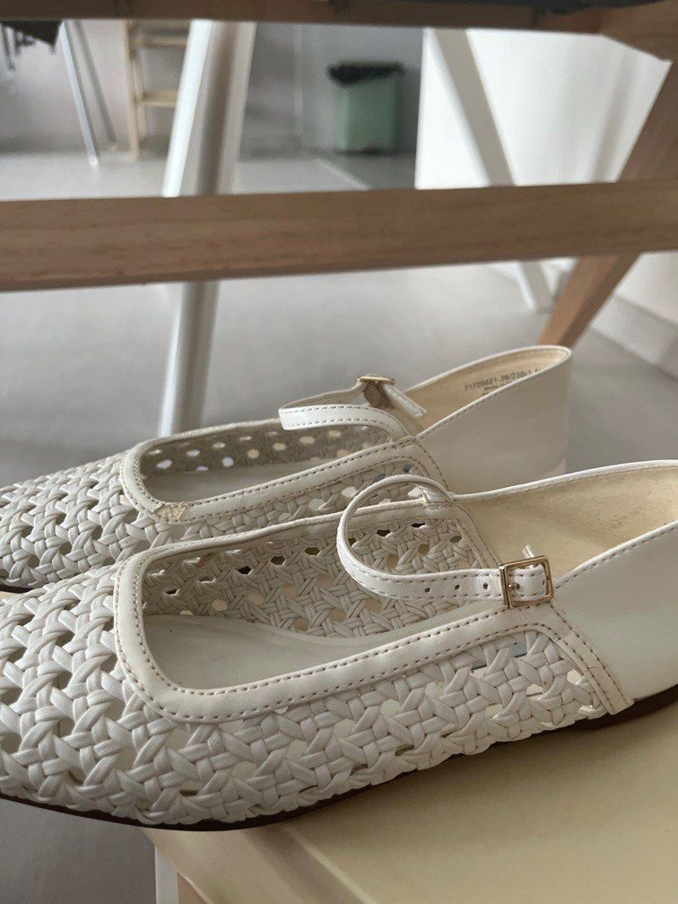 White flats for discount girl
