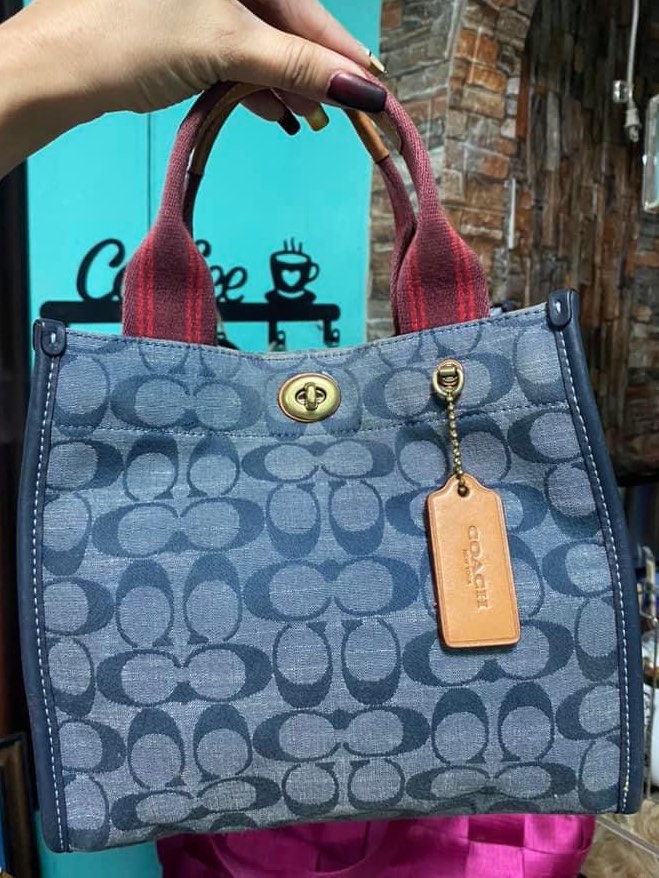 Coach Tote 22 in Signature Chambray 3663, Women's Fashion, Bags ...