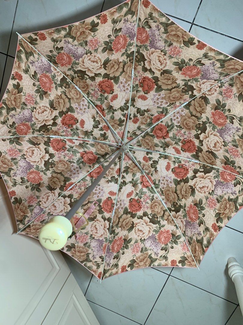 Daks floral parasol (Category: Umbrellas) located in Angeles City. Submitted by seol1108 (Listing ID 1261025310, Image 3). Description: Used twice and kept. Good condition. Authentic Daks..
