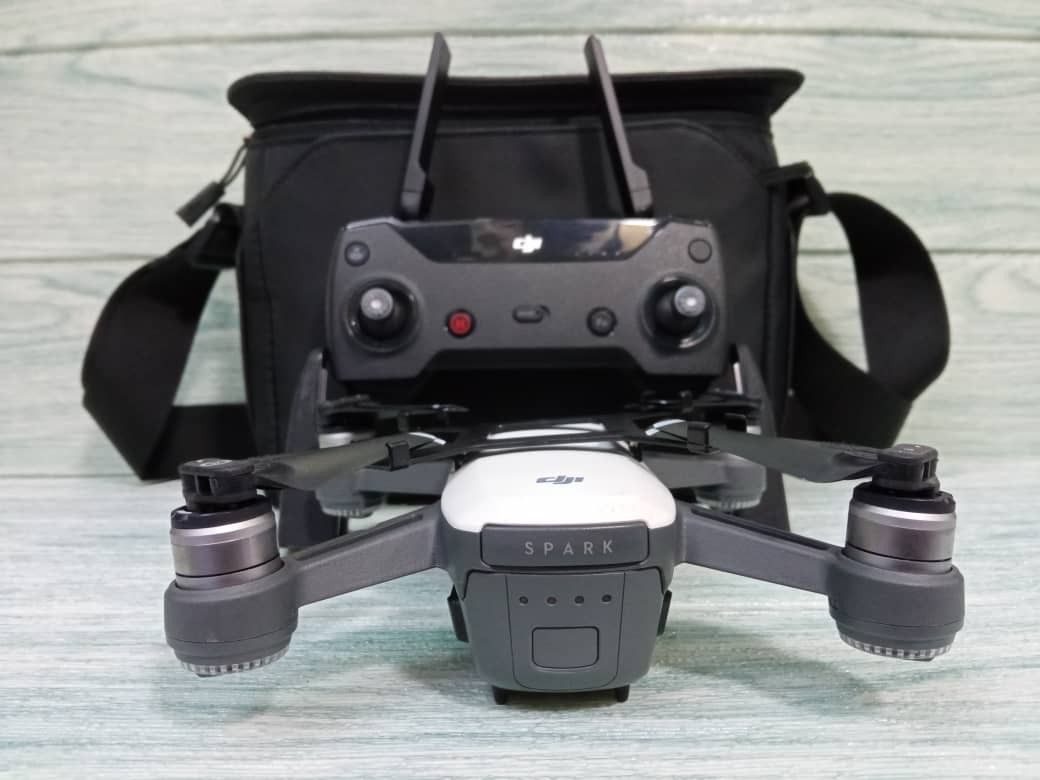 Dji spark drone alpine white with remote control combo top
