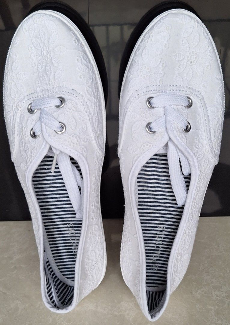 White best sale walking trainers