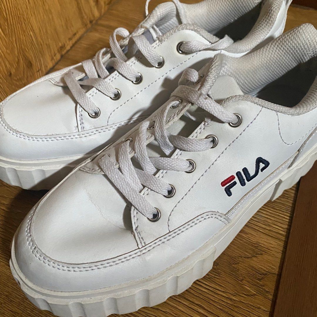 Sneaker store fila putih