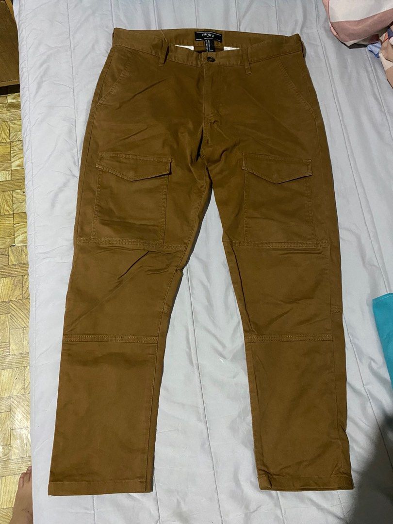 Forever 21 cargo pants (skinny) (Category: Jeans) located in Mandaluyong City. Submitted by killjoy13 (Listing ID 1261146057, Image 1). Description: Forever 21 skinny cargo pants condition: 8/10 rfs: decluttering size: 32 non stretch.