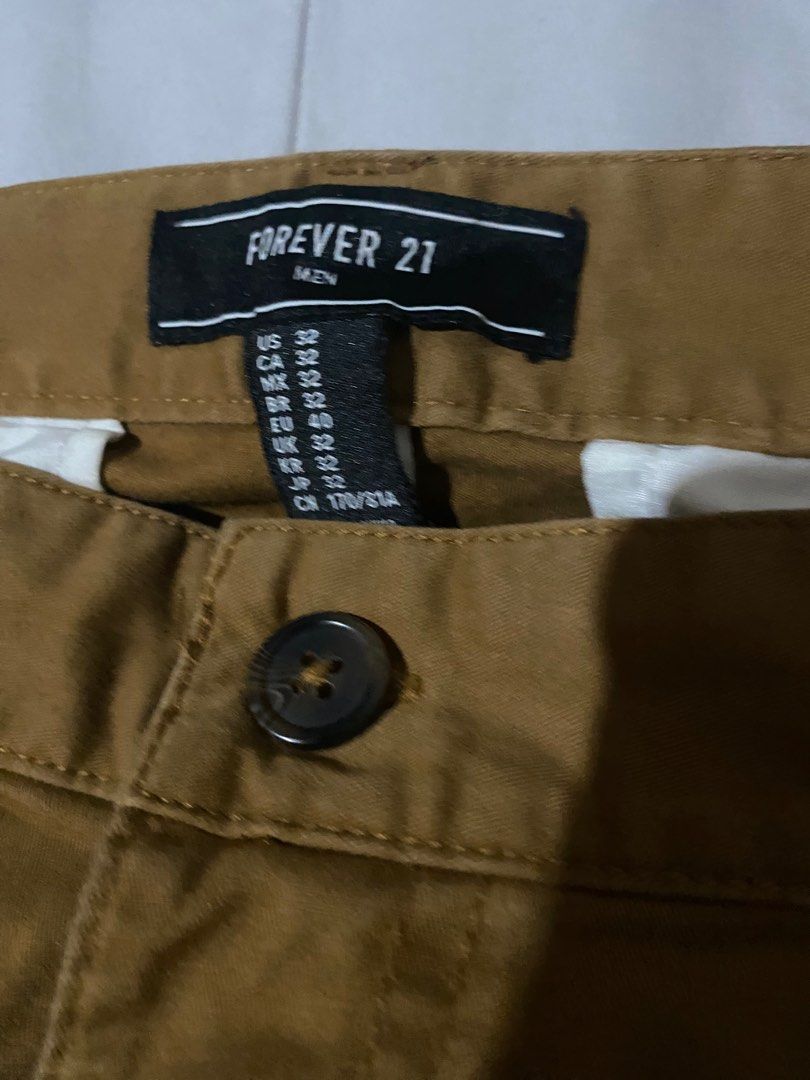 Forever 21 cargo pants (skinny) (Category: Jeans) located in Mandaluyong City. Submitted by killjoy13 (Listing ID 1261146057, Image 2). Description: Forever 21 skinny cargo pants condition: 8/10 rfs: decluttering size: 32 non stretch.