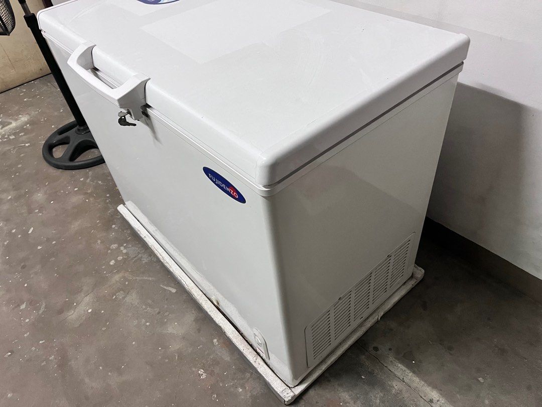 Fujidenzo Chest Freezer 10 Cubic Feet, TV & Home Appliances, Kitchen Appliances, Refrigerators