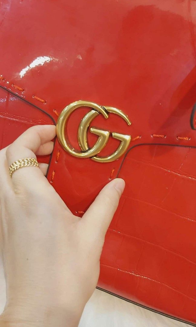 GÙCCì (Category: Luxury Bags & Wallets) located in Tagum. Submitted by cathsuesurplus (Listing ID 1261104858, Image 3). Description: GÙCCì Pretty excellent&Rare to find Brass hardware Crocs leather Japan bale selection preloved item.