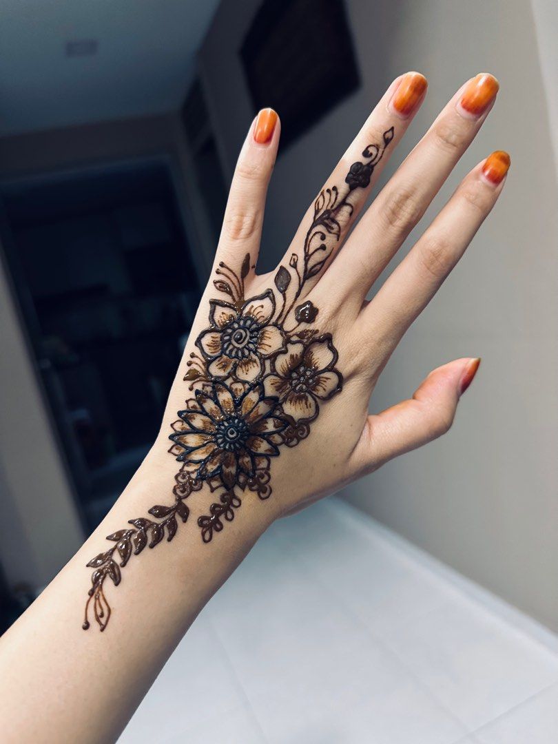 Henna service Lifestyle Services Others on Carousell