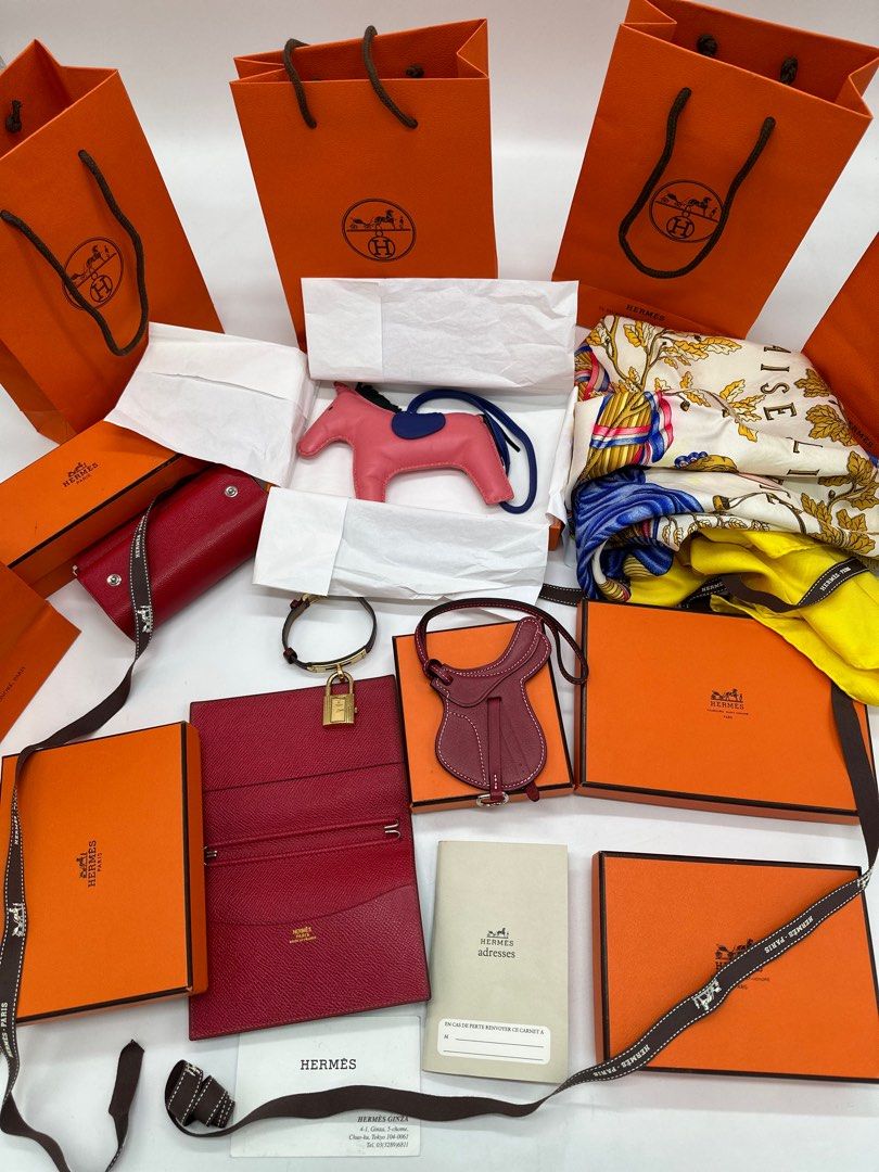 HERMES BUNDLE (Category: Luxury Bags & Wallets) located in Manila. Submitted by davidspreowned (Listing ID 1261096582, Image 2). Description: Bundle of 6 hermes items bundle price all comes with boxes and dustbag worth 90k plus all in all .