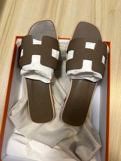 Oran Sandal - Color : Etoupe ✨.. #hermes#oransandals#fashion#bahrain