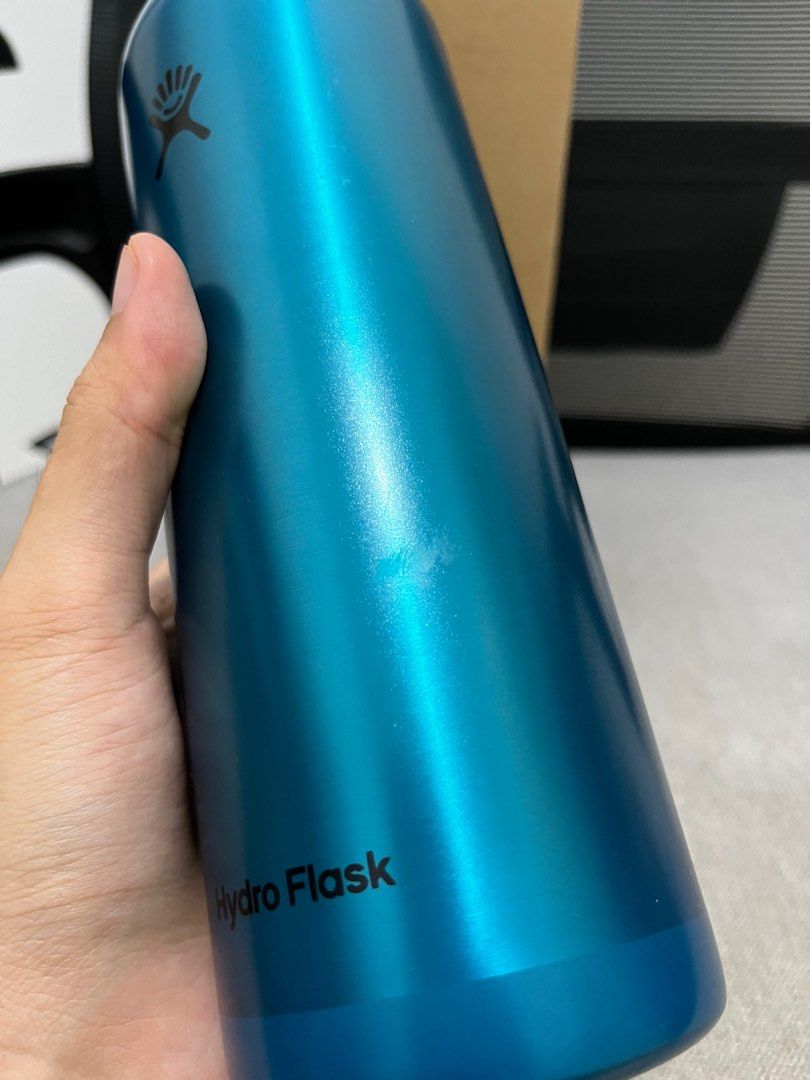 https://media.karousell.com/media/photos/products/2023/10/20/hydro_flask_21oz_celestine_lig_1697808395_5176c8bd_progressive.jpg