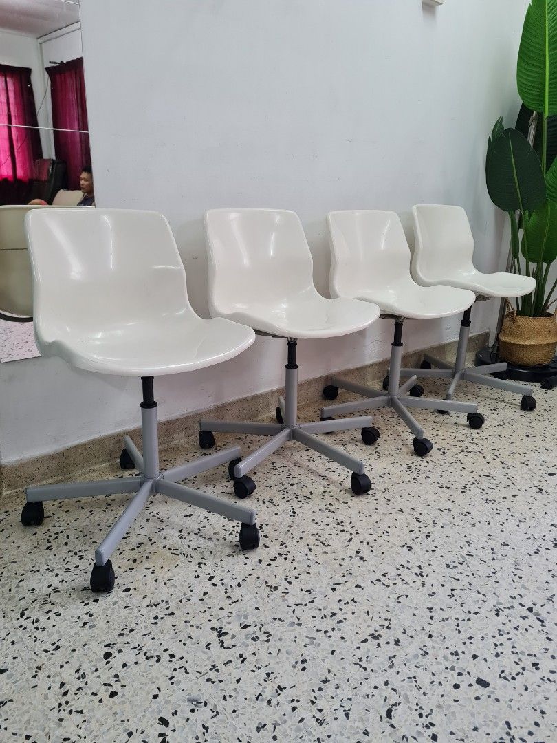 Ikea white 2025 plastic office chair