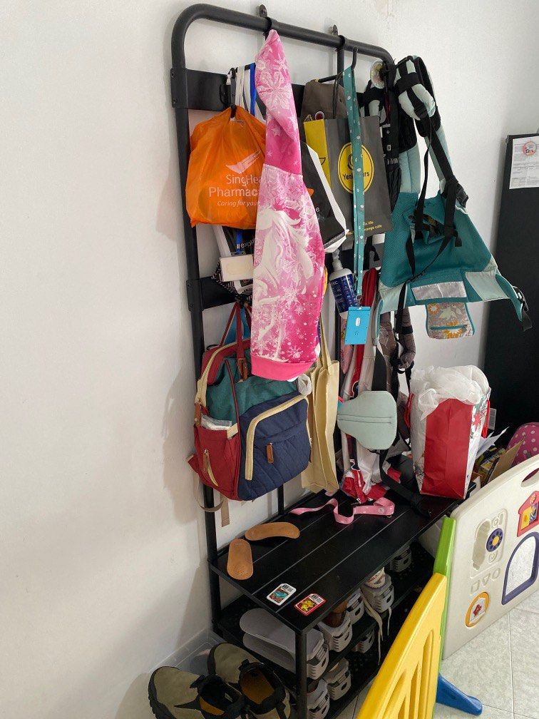 Pinnig coat rack outlet with shoe storage bench