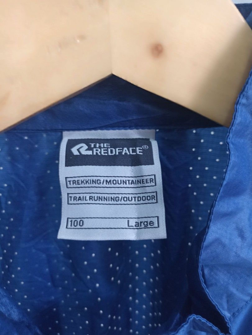 Jaket The red face running, Fesyen Pria, Pakaian , Baju Luaran di Carousell