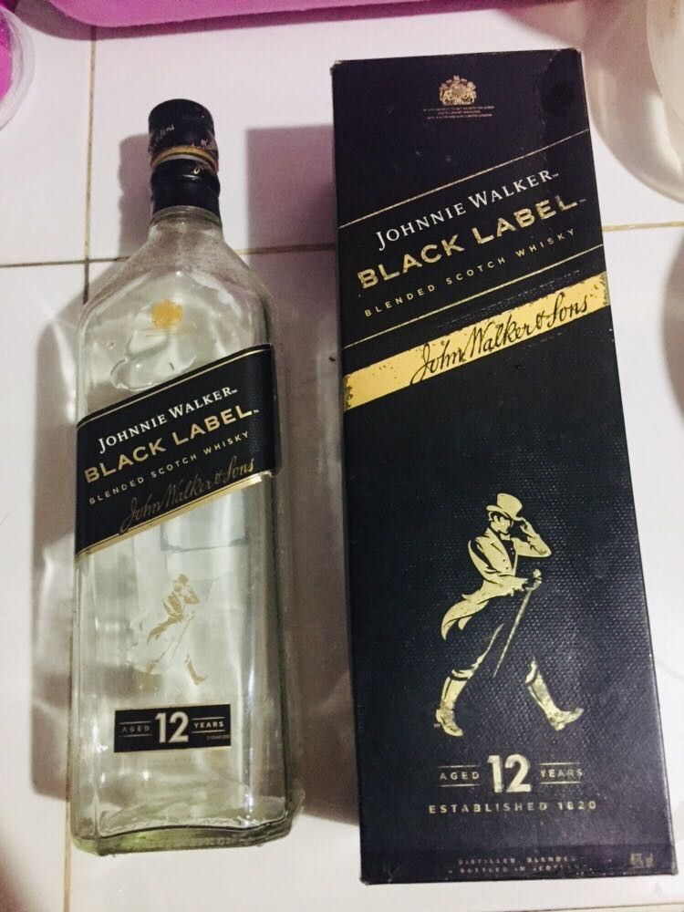 Johnnie walker empty bottle (Category: Beverages) located in Del Monte. Submitted by dailychoose (Listing ID 1261036414, Image 2). Description: .