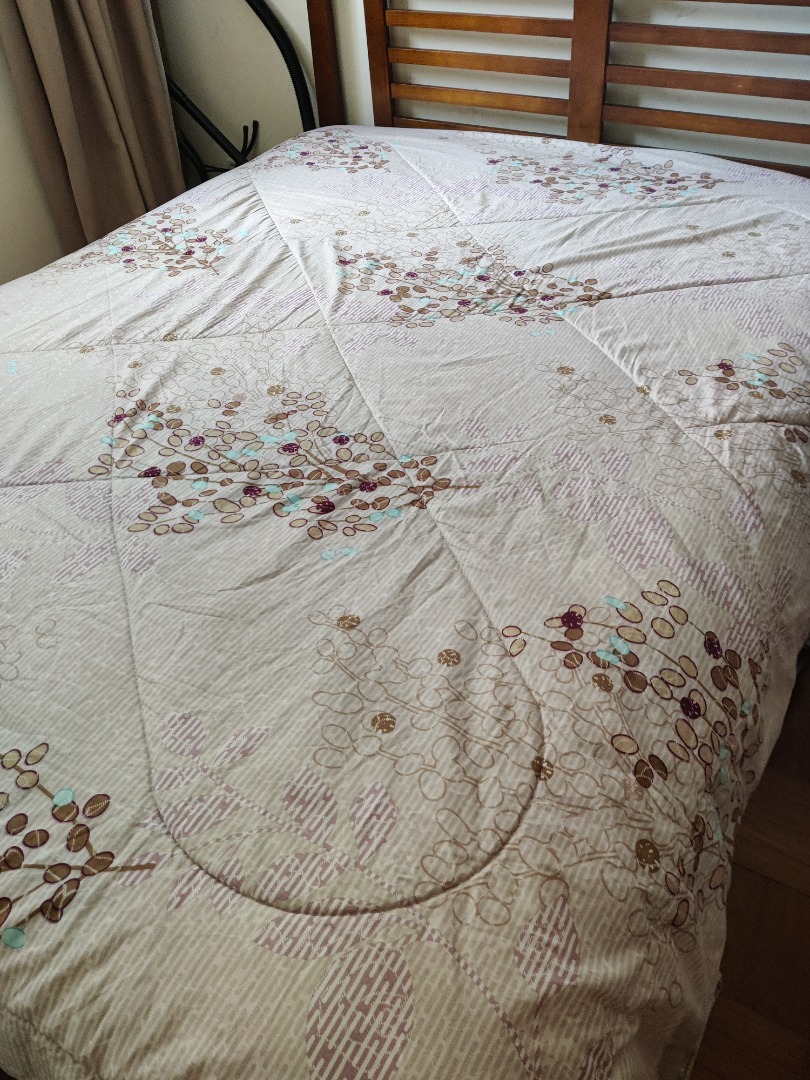 King quilts, Furniture & Home Living, Bedding & Towels on Carousell