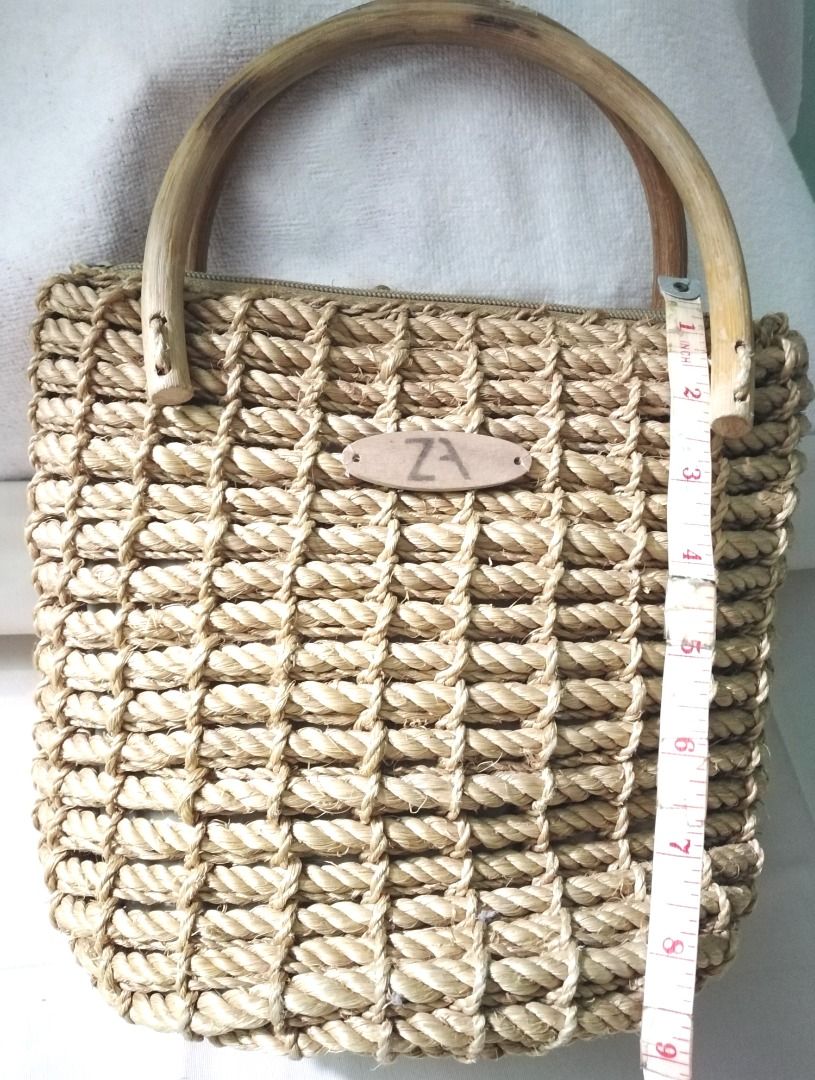 NATIVE BAG, Phil. handicraft (Category: Tote Bags) located in Taguig. Submitted by juls0607 (Listing ID 1261125674, Image 2). Description: Phil. handicraft. Native bag Width 9" / Length 9".
