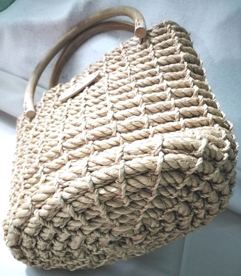 NATIVE BAG, Phil. handicraft (Category: Tote Bags) located in Taguig. Submitted by juls0607 (Listing ID 1261125674, Image 3). Description: Phil. handicraft. Native bag Width 9" / Length 9".