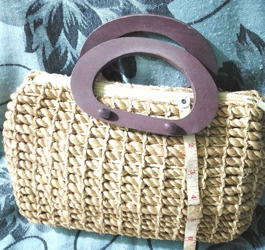 NATIVE BAG, Phil handicraft (Category: Clutches) located in Taguig. Submitted by juls0607 (Listing ID 1261132373, Image 3). Description: Native Bag, Phil handicraft Width 10" / Length 6".