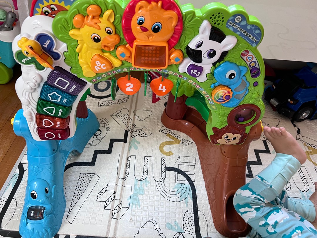 Leapfrog jungle activity shop table