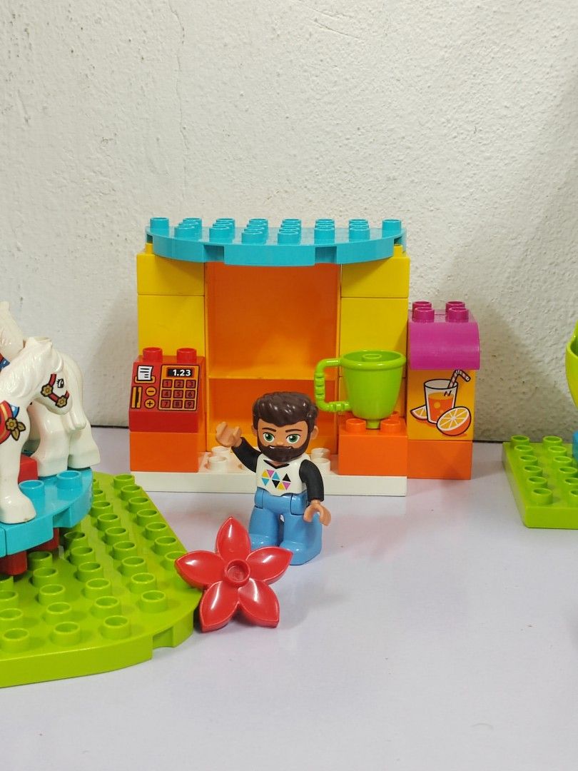 Lego big fair top
