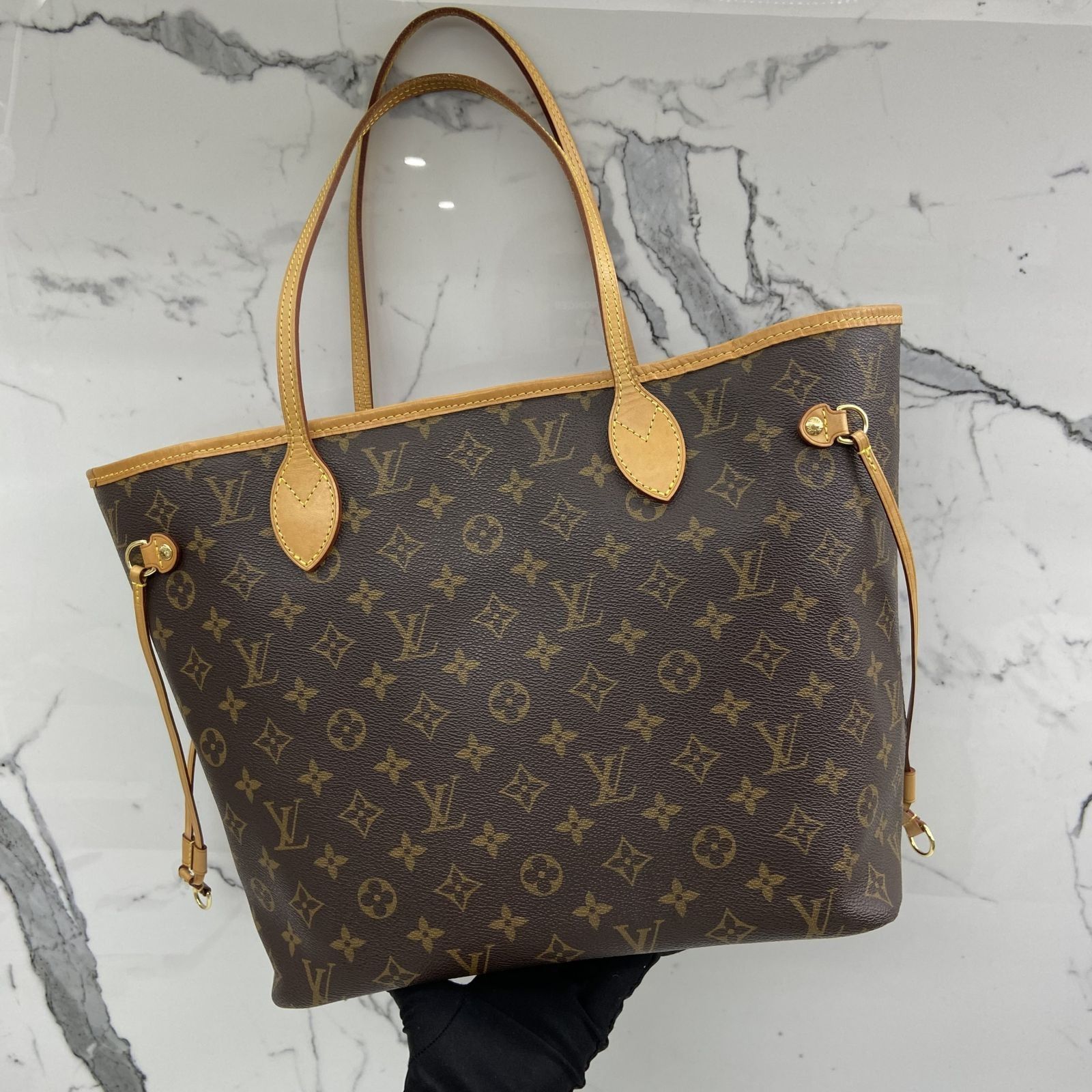 LV Neverfull monogram MM, Luxury, Bags & Wallets on Carousell