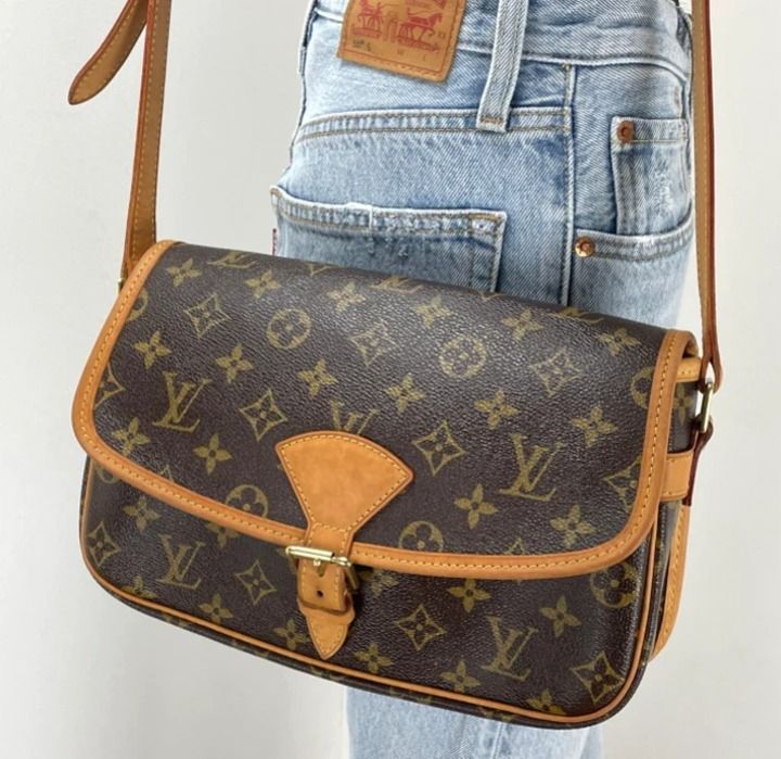 Louis Vuitton Vintage Crossbody Bag, Luxury, Bags & Wallets on Carousell