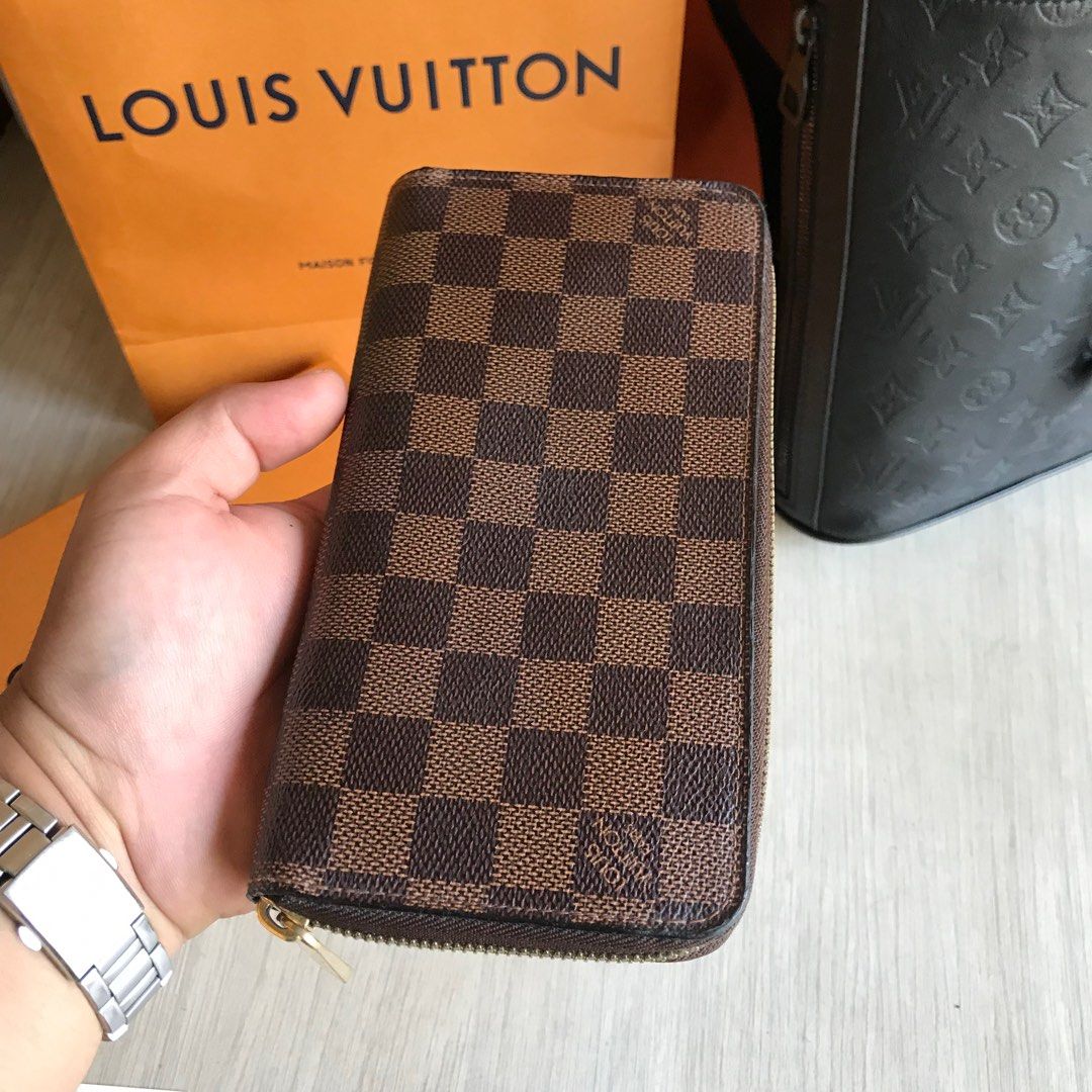 Louis Vuitton zippy compact wallet, Luxury, Bags & Wallets on Carousell