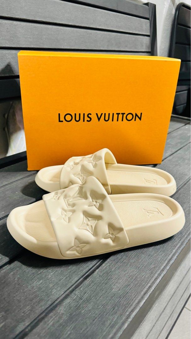 Louis Vuitton White And Blue Metallic Waterfront Mule LV Size 8 (US 9)