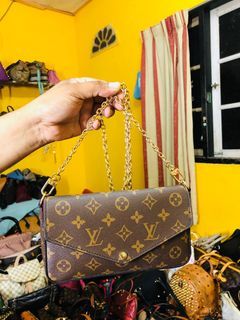 LOUIS VUITTON N42250 BLOOMSBURY GM SLING SHOULDER BAG, Luxury, Bags &  Wallets on Carousell