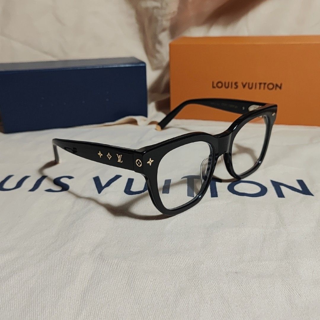 Louis Vuitton Lv Waimea Round Sunglasses Black, Men's Fashion, Watches &  Accessories, Sunglasses & Eyewear on Carousell