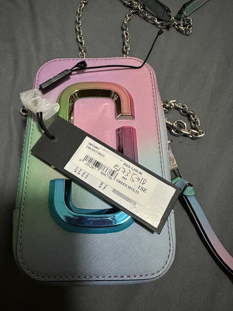 Marc Jacobs Hot Shot (Category: Luxury Bags & Wallets) located in Manila. Submitted by y2kei (Listing ID 1261069868, Image 2). Description: Sold as set Bag - comes with care card | dustbag | tag .