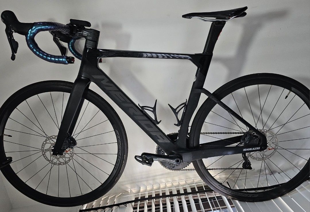 Merida Reacto 5000 - Small (Category: Bicycles) located in Singapore. Submitted by frezhman (Listing ID 1260999356, Image 2). Description: Lightweight CF3 carbon aero frame (size S) Shimano Ultegra 11-speed groupset FSA ACR SMR stem/MERIDA EXPERT CW handlebar combination MERIDA S-FLEX carbon aero post DISC COOLER technology and WIRE PORT cable integration Seat post integrated rear light For reference, I'm 1.78cm..