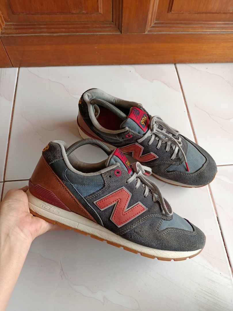 New Balance 996 Fesyen Pria Sepatu Sneakers di Carousell