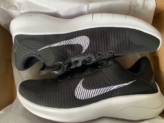 Cute black 2024 nike sneakers
