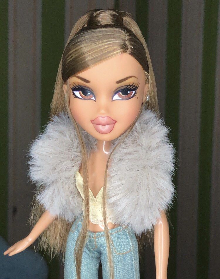 Yasmin Bratz Forever Diamondz Doll, Collector, Beautiful White Fur