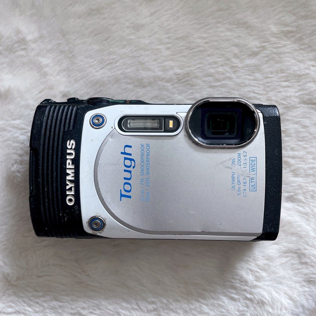 olympus_tough_tg850_flip_scree