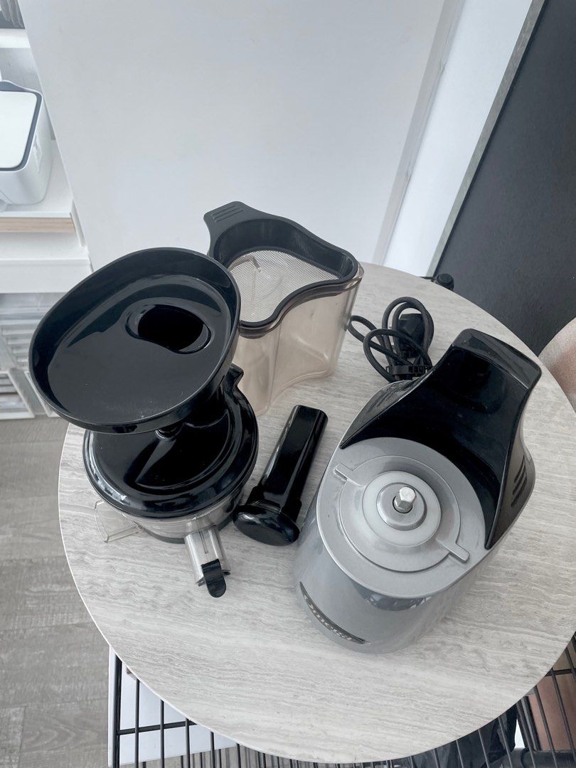 Omega VRT400 Vertical Juicer, 家庭電器, 廚房電器, 榨汁機及攪拌機 Carousell