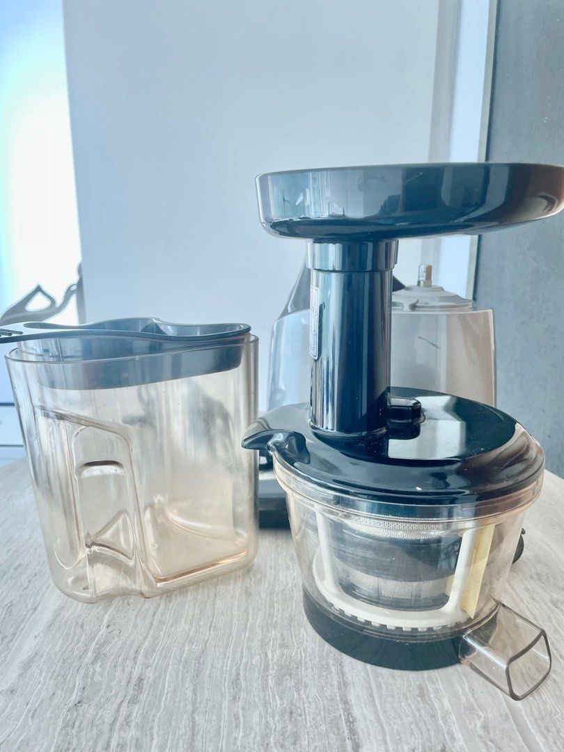 Omega VRT400 Vertical Juicer, 家庭電器, 廚房電器, 榨汁機及攪拌機 Carousell