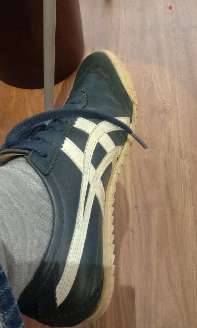 Onitsuka beli nya di paskal 23 bundling sama uniglo ya 425