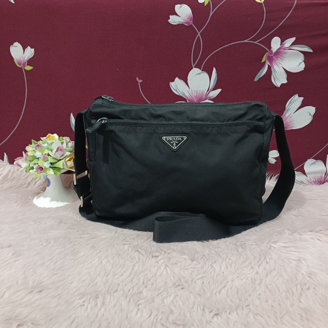Prada Re-Nylon and Saffiano Leather Shoulder Messenger Bag Japan Sourced,  Luxury, Bags & Wallets on Carousell