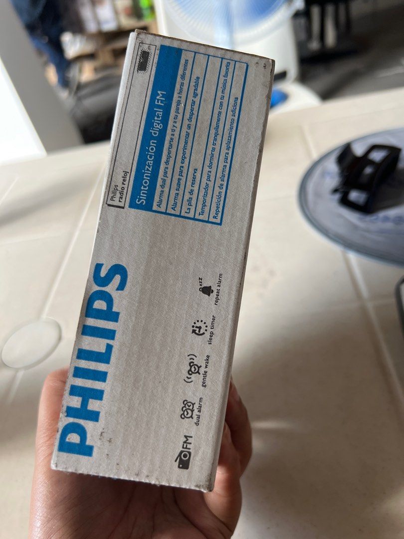 Philips clock radio FM Digital tuning, Audio, Portable Music Players on