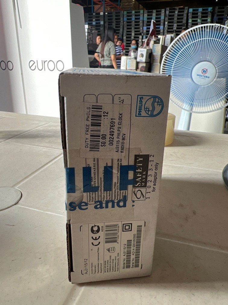 Philips clock radio FM Digital tuning, Audio, Portable Music Players on