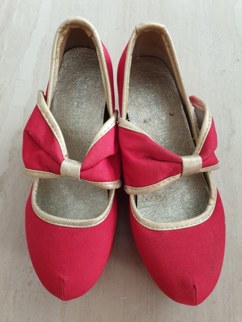 Red pumps size clearance 10