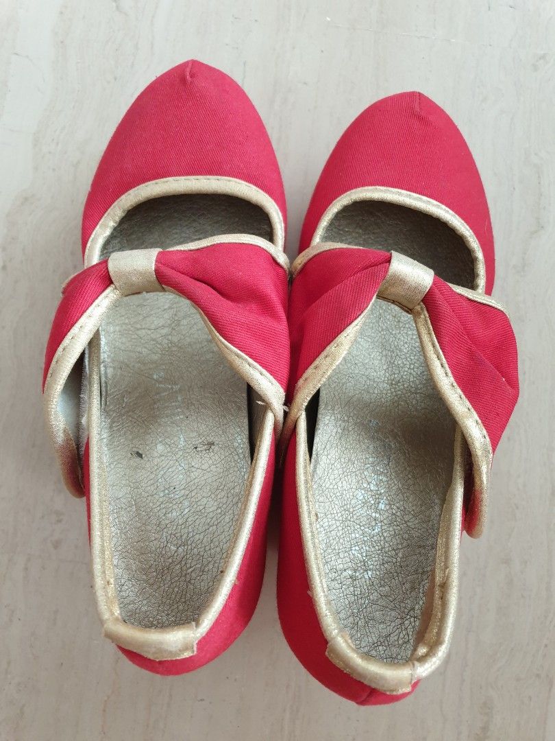 Red pumps size discount 10
