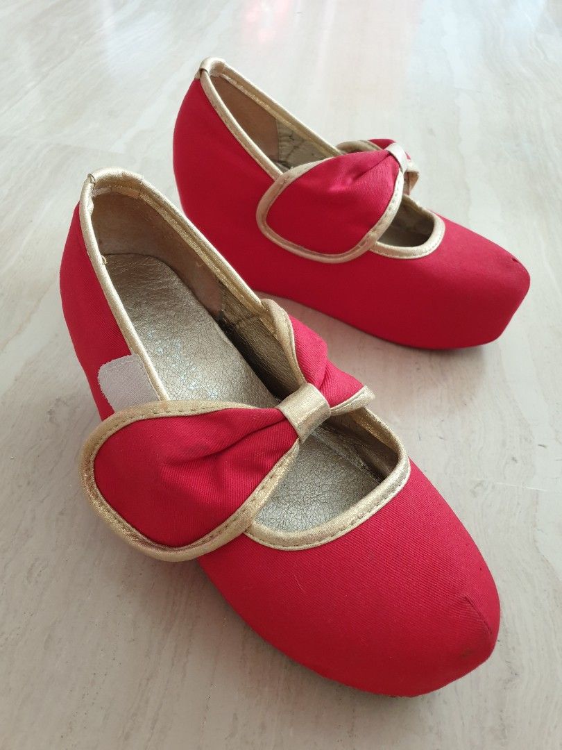Red pumps size hotsell 10