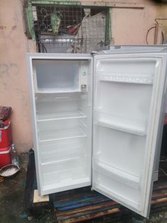 Refrigerator Parang bago lang 8 months used but not abused