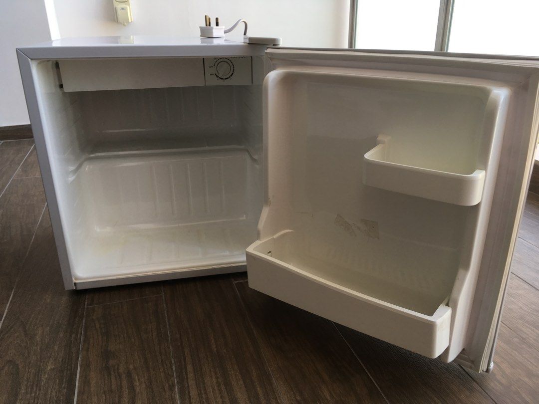 Samsung Mini Fridge, TV & Home Appliances, Kitchen Appliances